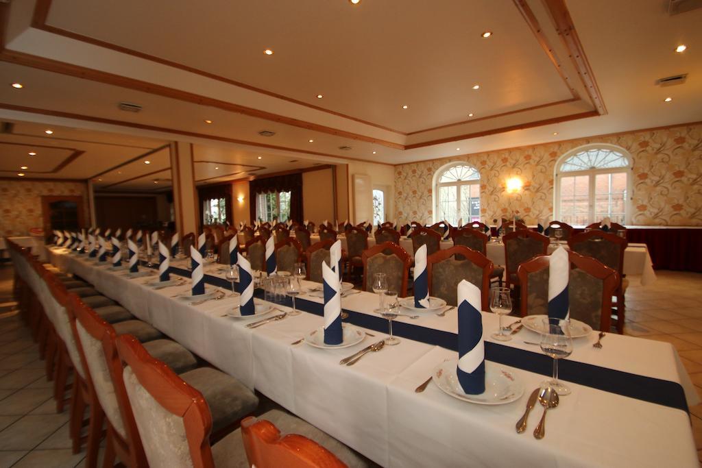 Hotel -Winterfelder Hof Apenburg-Winterfeld Extérieur photo